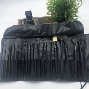 Zoe Ayla brush set!!